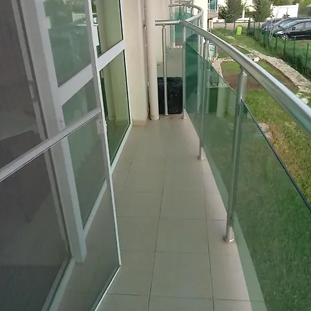 клара بورغاس